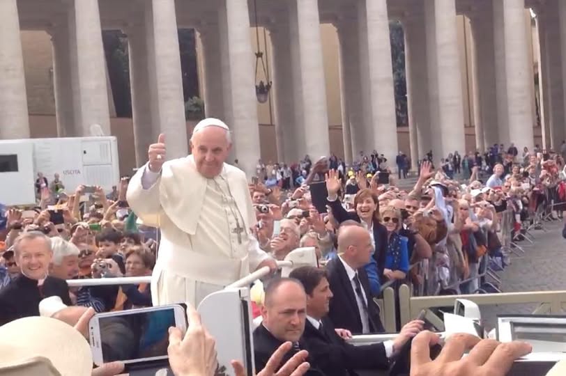 PAPA-FRANCESCO.jpg